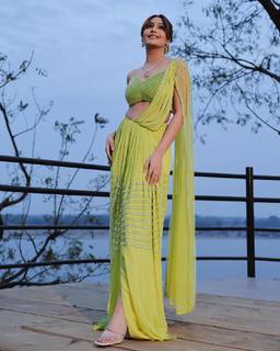 Surbhi Chandna feet photo 9