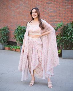 Surbhi Chandna feet photo 2