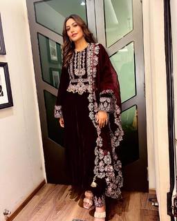 Surbhi Chandna feet photo 1