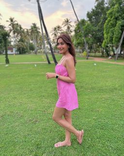 Surbhi Chandna feet photo 14