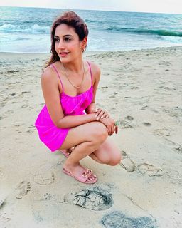 Surbhi Chandna feet photo 13