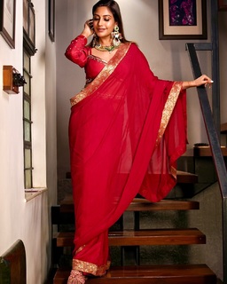 Surbhi Chandna feet photo 13