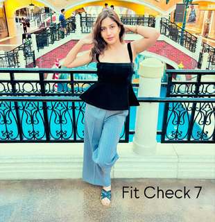 Surbhi Chandna feet photo 20