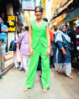 Surbhi Chandna feet photo 8