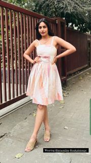 Surbhi Chandna feet photo 6