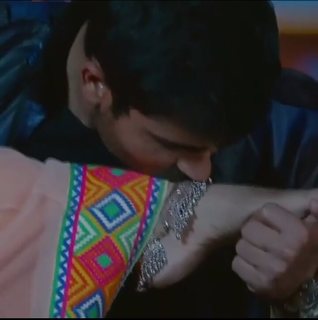 Surbhi Jyoti feet photo thumbnail