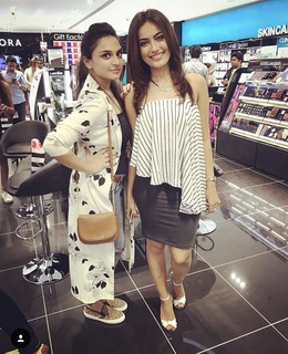 Surbhi Jyoti feet photo thumbnail