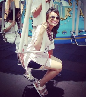 Surbhi Jyoti feet photo thumbnail