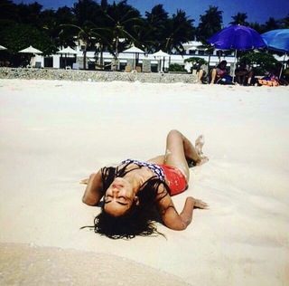 Surbhi Jyoti feet photo thumbnail