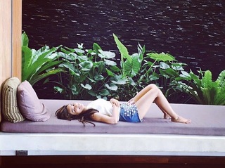 Surbhi Jyoti feet photo thumbnail