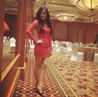 Surbhi Jyoti feet photo thumbnail