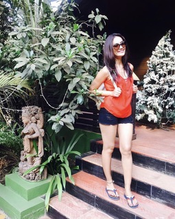 Surbhi Jyoti feet photo thumbnail