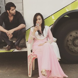 Surbhi Jyoti feet photo thumbnail