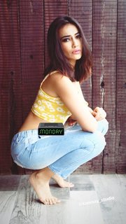 Surbhi Jyoti feet photo thumbnail