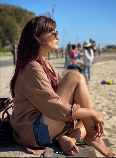 Surbhi Jyoti feet photo thumbnail