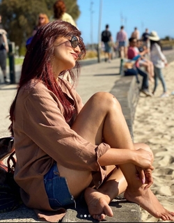 Surbhi Jyoti feet photo thumbnail