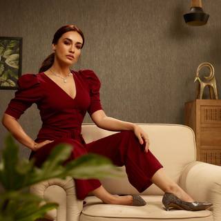 Surbhi Jyoti feet photo thumbnail