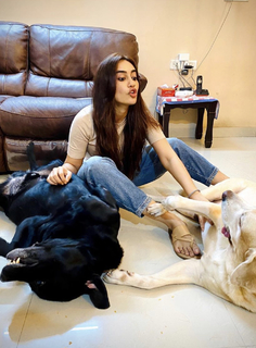 Surbhi Jyoti feet photo thumbnail