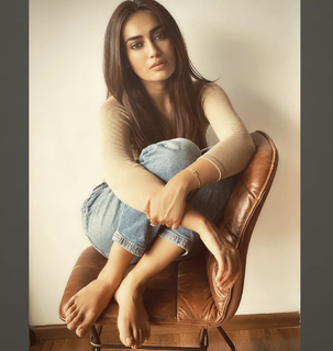 Surbhi Jyoti feet photo thumbnail