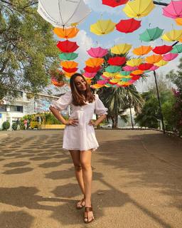 Surbhi Jyoti feet photo thumbnail