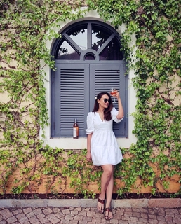 Surbhi Jyoti feet photo thumbnail