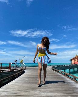 Surbhi Jyoti feet photo thumbnail