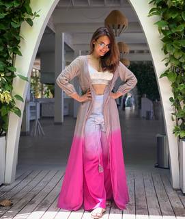 Surbhi Jyoti feet photo thumbnail