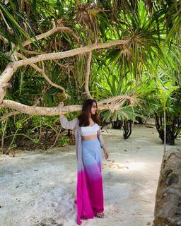 Surbhi Jyoti feet photo thumbnail