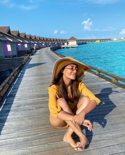 Surbhi Jyoti feet photo thumbnail