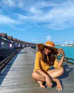 Surbhi Jyoti feet photo thumbnail