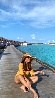 Surbhi Jyoti feet photo thumbnail