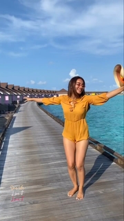 Surbhi Jyoti feet photo thumbnail