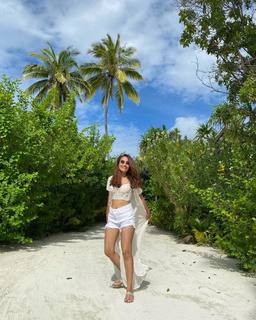 Surbhi Jyoti feet photo thumbnail