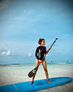 Surbhi Jyoti feet photo thumbnail