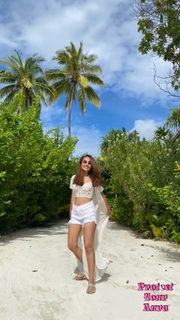 Surbhi Jyoti feet photo thumbnail