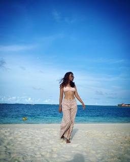 Surbhi Jyoti feet photo thumbnail