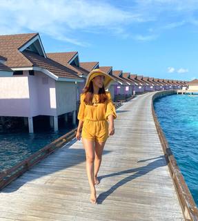 Surbhi Jyoti feet photo thumbnail