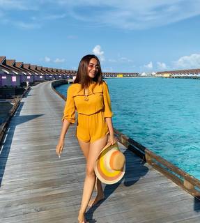 Surbhi Jyoti feet photo thumbnail