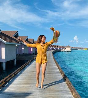 Surbhi Jyoti feet photo thumbnail