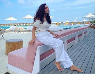 Surbhi Jyoti feet photo thumbnail