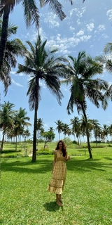 Surbhi Jyoti feet photo thumbnail