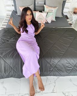Surbhi Jyoti feet photo thumbnail