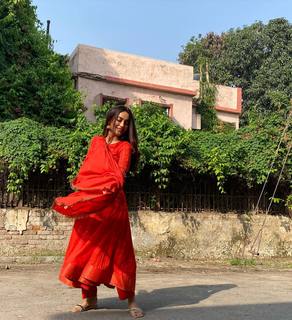 Surbhi Jyoti feet photo thumbnail