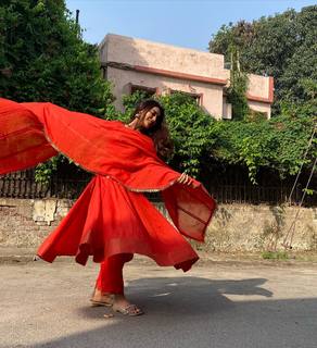 Surbhi Jyoti feet photo thumbnail