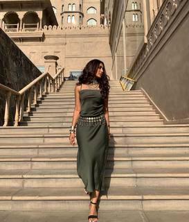 Surbhi Jyoti feet photo thumbnail