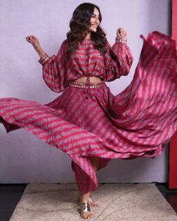 Surbhi Jyoti feet photo thumbnail