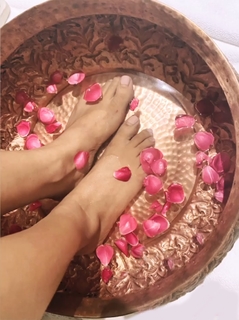 Surbhi Jyoti feet photo thumbnail