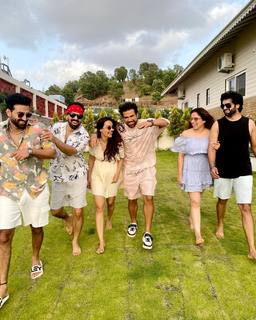 Surbhi Jyoti feet photo thumbnail