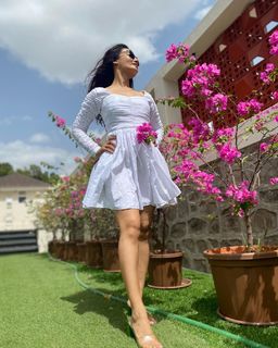 Surbhi Jyoti feet photo thumbnail