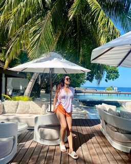 Surbhi Jyoti feet photo thumbnail